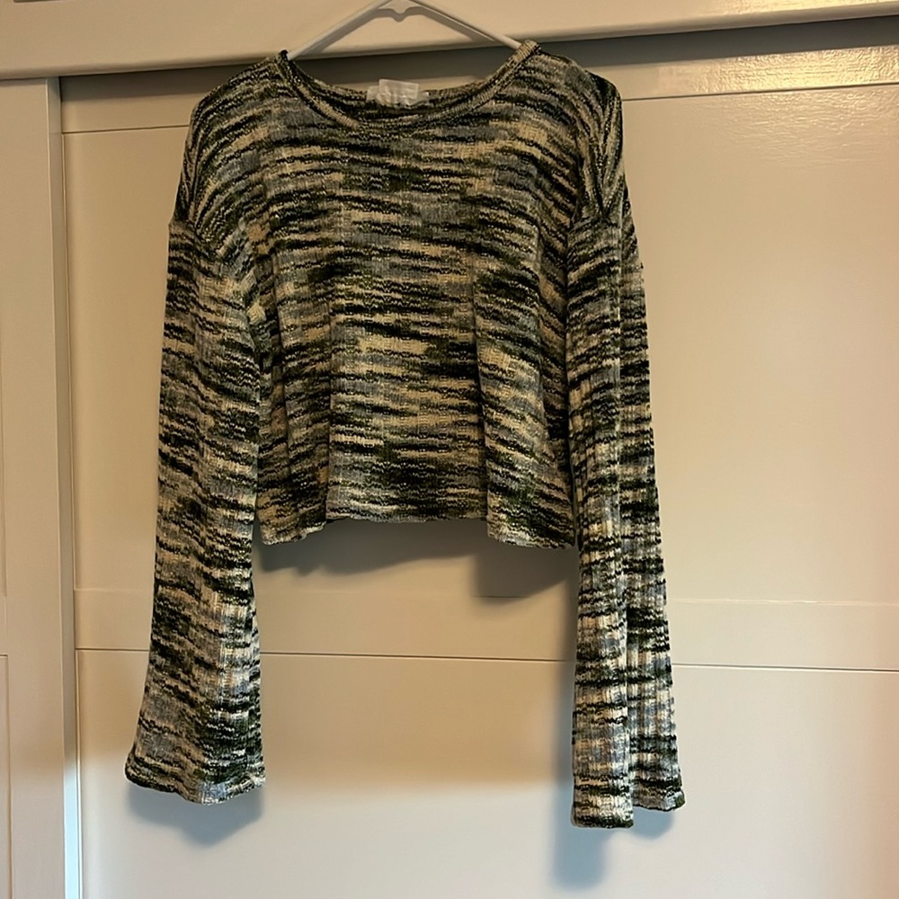 Cropped bell sleeve sweater Urban Outfitters marled 90’s fit urban renewal sz L